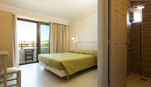 Loft superior, 2 habitaciones, cocina, vistas parciales al mar