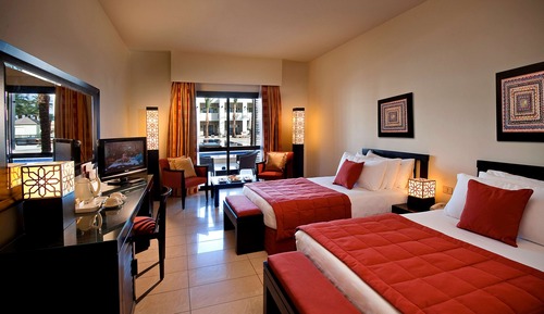 Habitación superior, junto a la piscina