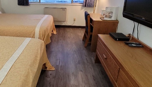 Habitación estándar, 2 camas de matrimonio, frigorífico y microondas, vistas a la montaña