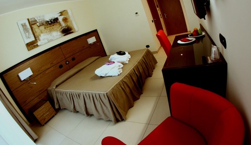 Habitación con 1 cama doble o 2 individuales, balcón