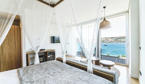 Deluxe Sea View Room with Balcony