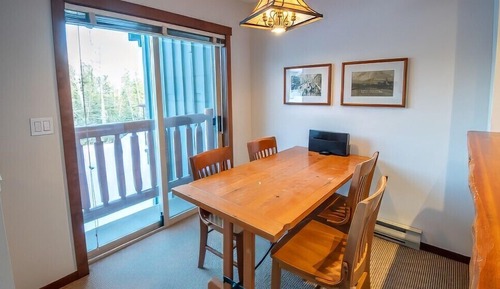 Estudio (Snow Creek Lodge #308)