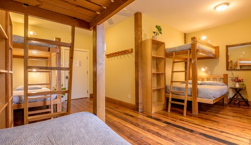Habitación, varias camas