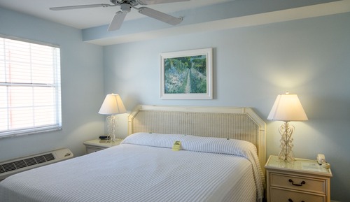 Apartamento, varias camas, vistas parciales al mar