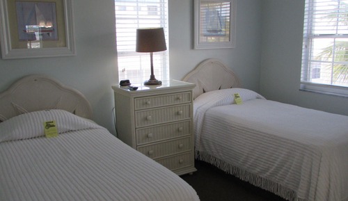 Apartamento, varias camas, vistas parciales al mar