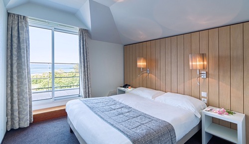 Suite junior, vistas al mar (or Side Sea View)