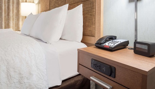 Estudio, 1 cama de matrimonio grande (Mobility & Hearing, Roll-in Shower)