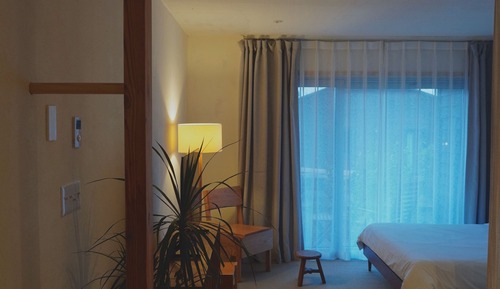 Habitación estándar doble, 1 cama de matrimonio, cocina, vistas parciales al mar