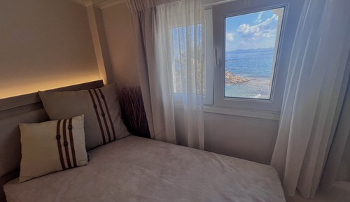 Estudio, vistas al mar