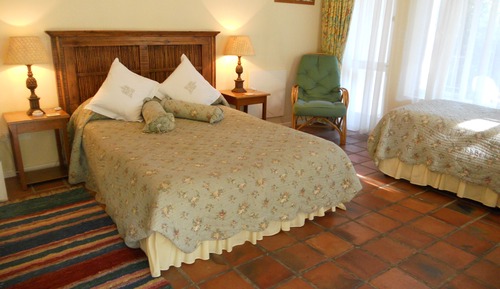 Habitación triple, en la zona del jardín