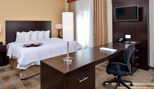 Estudio, 1 cama de matrimonio grande, frigorífico y microondas (Wet Bar)
