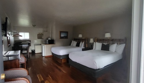 Habitación estándar, 2 camas de matrimonio, no fumadores, vistas a la montaña