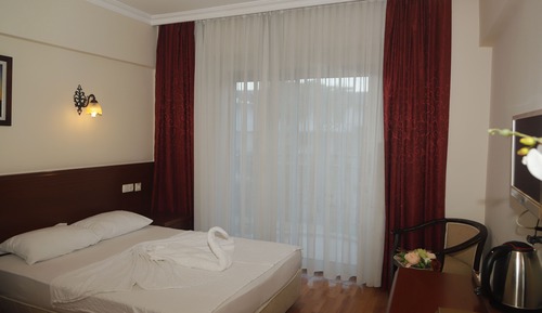 Habitación estándar con 1 cama doble o 2 individuales