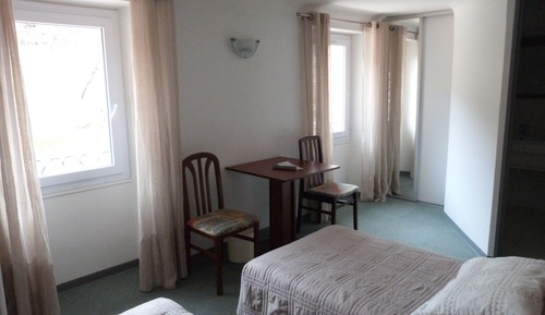 Habitación clásica con 2 camas individuales