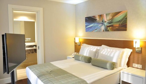 Connecting Room