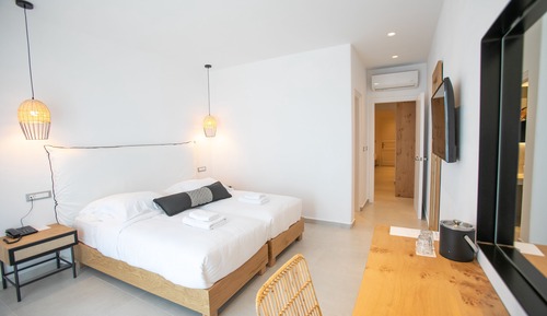 Habitación Deluxe con 1 cama doble o 2 individuales, vistas parciales al mar