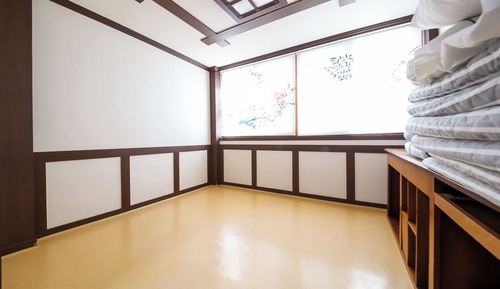 Ondol Room