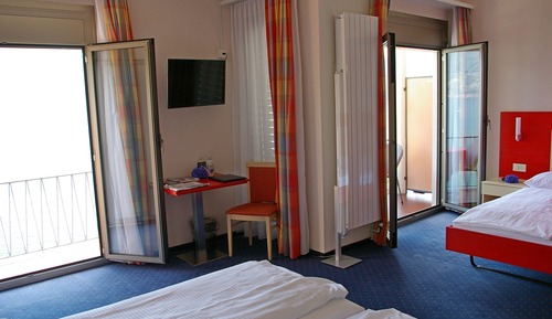 Habitación triple panorámica, balcón, vistas al lago