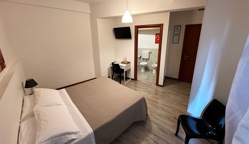 Habitación estándar con 1 cama doble o 2 individuales, 1 cama doble o 2 individuales, baño privado