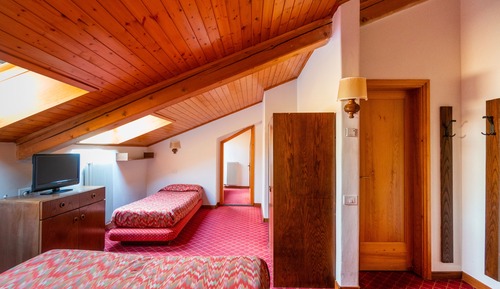 Apartamento económico, 2 habitaciones (attic)