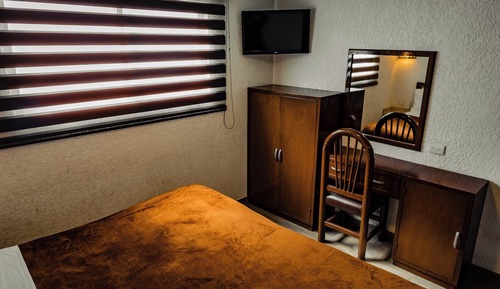 Habitación Business triple, 1 cama de matrimonio grande