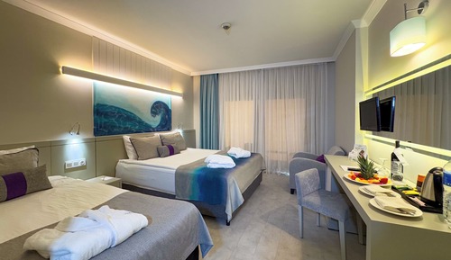 Habitación triple estándar (Mountain or Sea View)