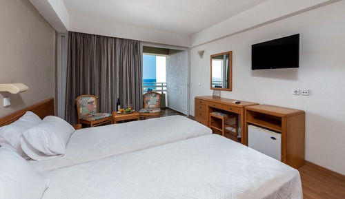 Habitación con 2 camas individuales, vistas al mar
