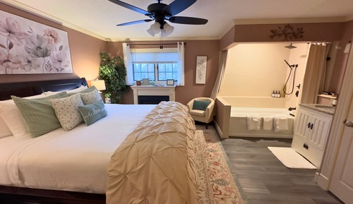 Habitación clásica, 1 cama de matrimonio grande, bañera de hidromasaje, vistas al jardín
