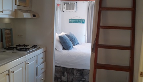 Bungalow básico, 1 habitación, vistas al puerto (Sand Dollar Houseboat)