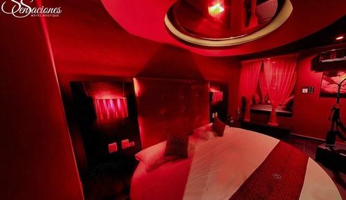 Suite Roja con Cama Redonda