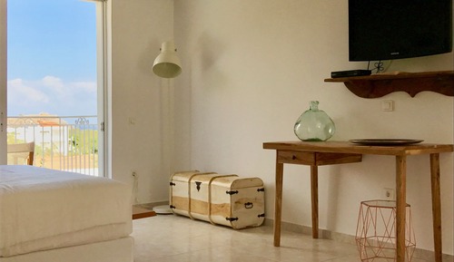 Habitación con 1 cama doble o 2 individuales, vistas al jardín