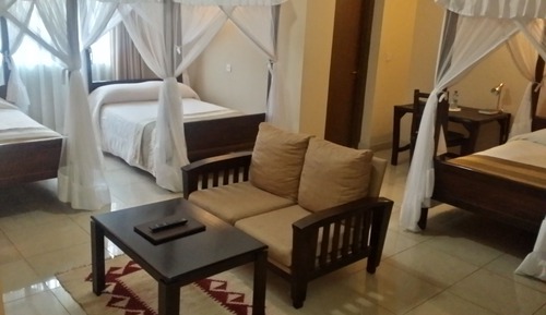 Habitación triple, no fumadores, vistas al jardín