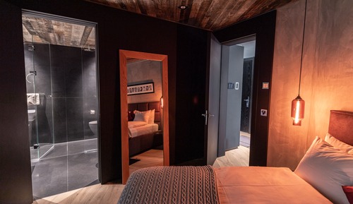 Four Bedroom Deluxe Apartment