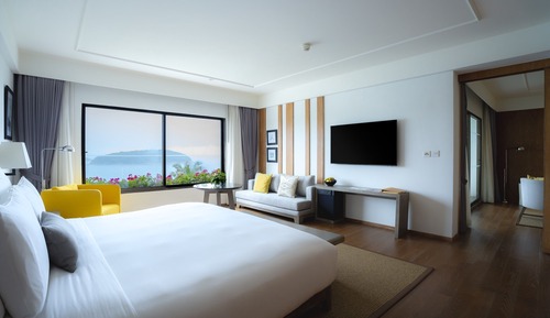 Royal Ocean View Suite