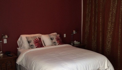 Habitación (The Ruby Suite)
