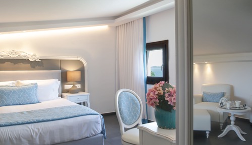 One Bedroom Suite with Sea View