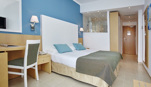 Habitación con 2 camas individuales, balcón, vistas al mar