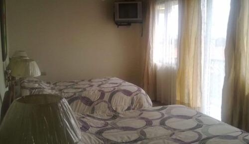 Habitación cuádruple superior, 2 camas dobles, baño privado, vistas a la ciudad