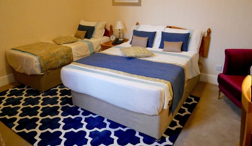 Habitación triple, baño privado