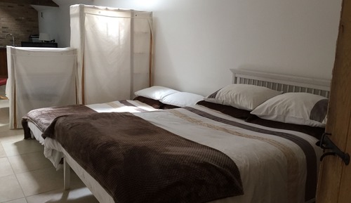 Estudio, baño privado