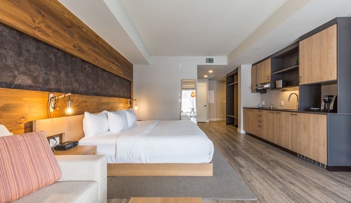 Habitación superior, 1 cama de matrimonio grande con sofá cama