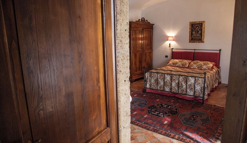 Suite Grand, varias camas, bañera de hidromasaje (100-300 meters from check-in location)