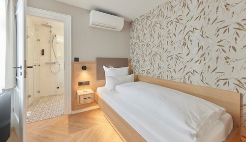 Standard plus single room