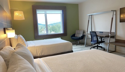Habitación estándar, 2 camas de matrimonio, vistas a la montaña