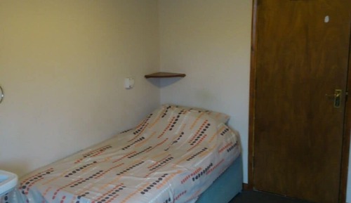 Habitación individual, baño compartido