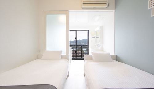 Habitación con 2 camas individuales, vistas al mar (Check-in 3pm-6pm only)