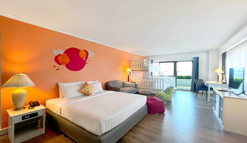 Junior Club Suite Room with Balcony