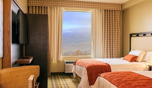 Habitación estándar, 2 camas de matrimonio, vistas a la montaña