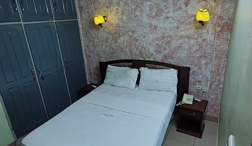 Economy Room