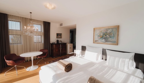 Panoramic Suite, Hill View
